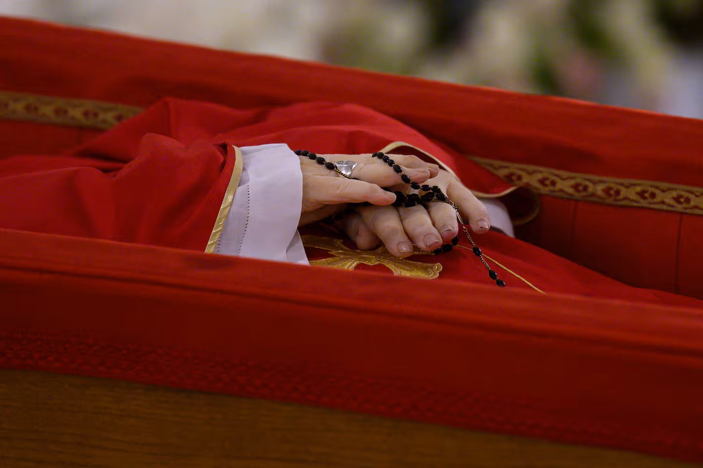Pope Francis: Vatican releases PHOTOS of open casket 