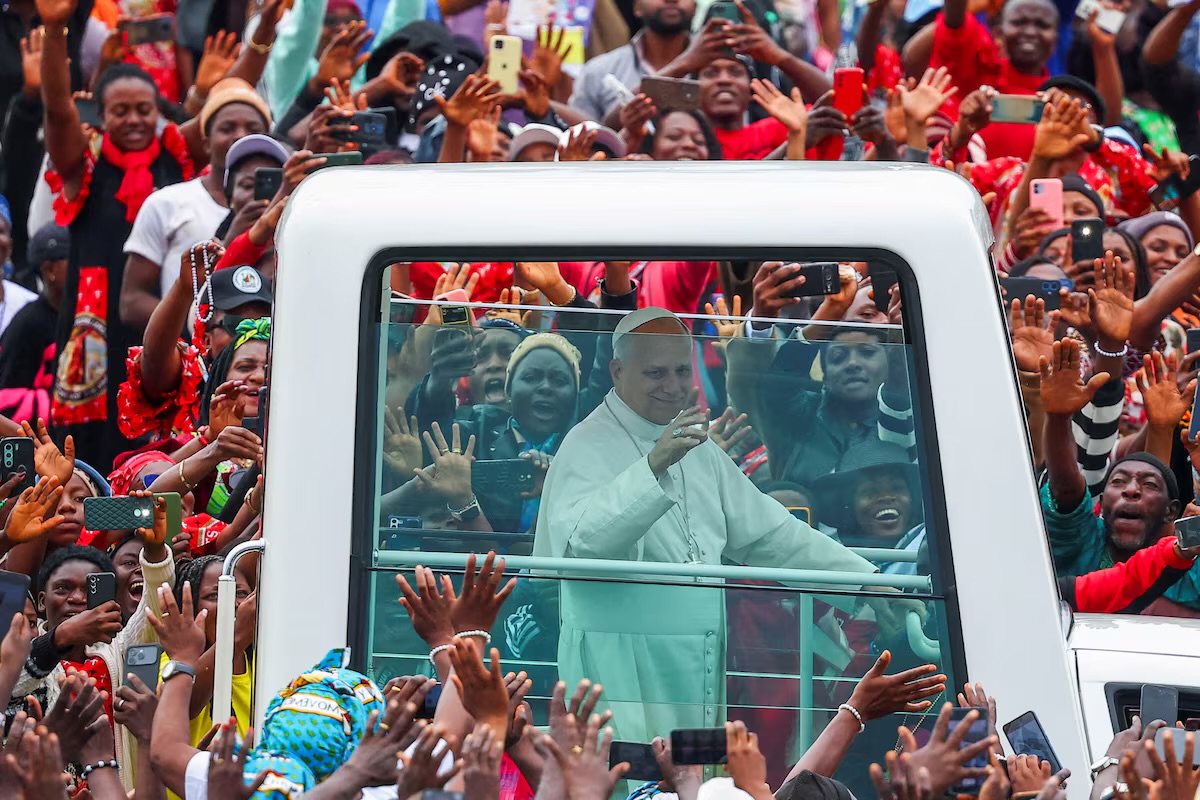 Hundreds of Thousands Gather in Douala for Pope Leo’s Historic Africa Visit